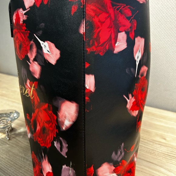 NWOT VICTORIAS SECRET TOTE 🌹 - Picture 2 of 6